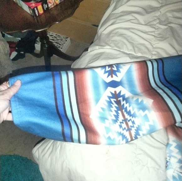 Native American Pancho with pockets beautiful bright colors cool buttons new - Picture 6 of 11